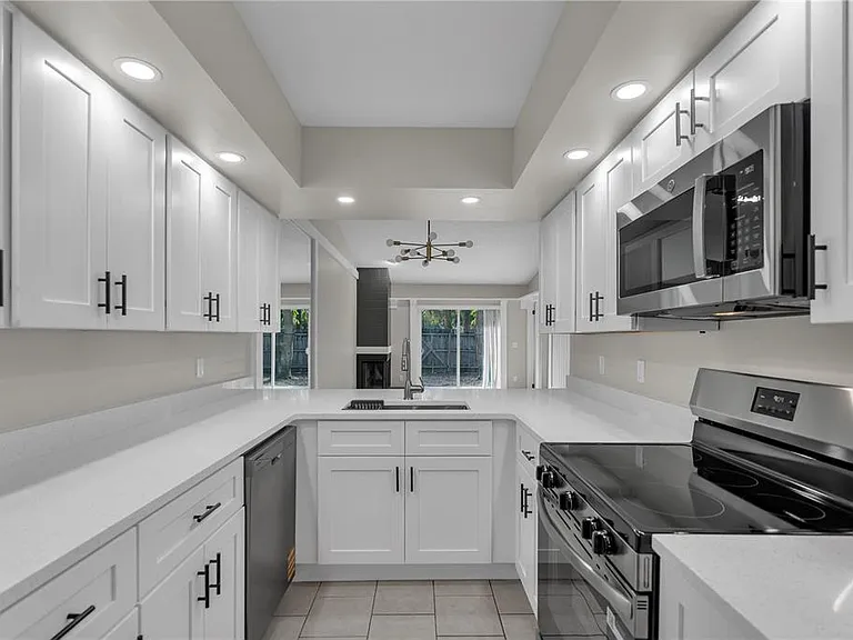 8313 Citrus Chase Dr — Photo 11