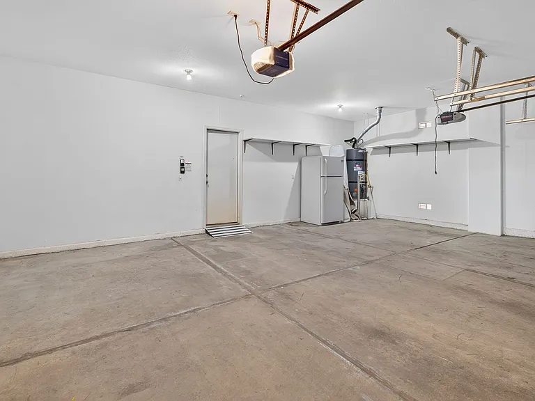 1704 Patrick Thomas Ct — Photo 36