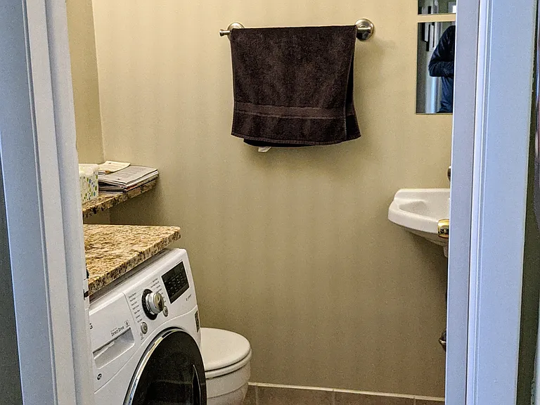 2654 W Rascher Ave #303 — Photo 4