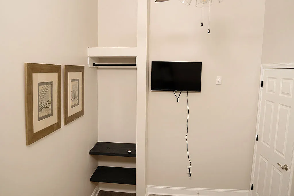 3 bed, 1400 sqft, $3,000 — Photo 3