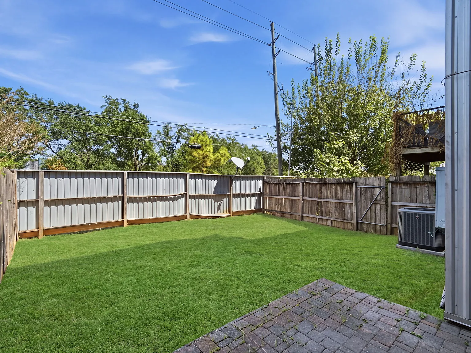 6905 Ardmore St — Photo 2