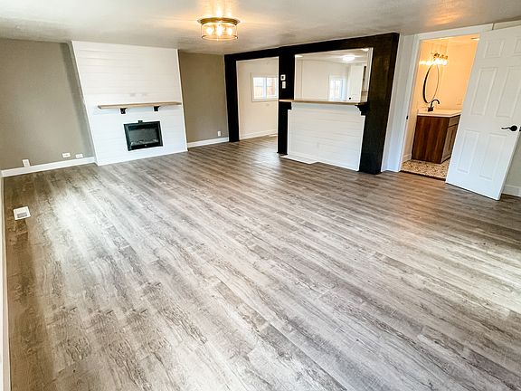 2nd image of 1611 Warren Ave