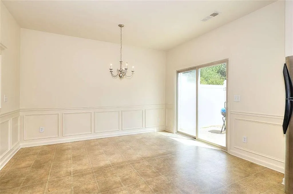 3 bed, 2.5 bath, 1616 sqft, $2,200 — Photo 4