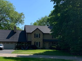 2550 W Wending Dr, Glendale, WI 53209