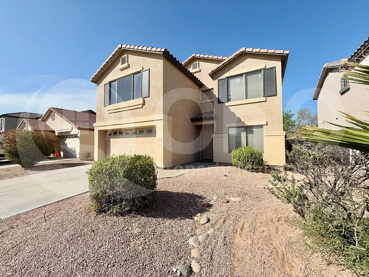 5 bed, 3.0 bath, 2182 sqft, $2,499 — Photo 2