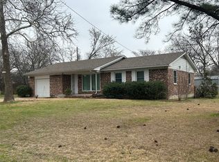 1001 S Jefferson St, Pilot Point, TX 76258