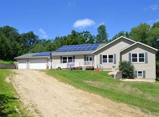 35999 Marengo Rd, Colesburg, IA 52035