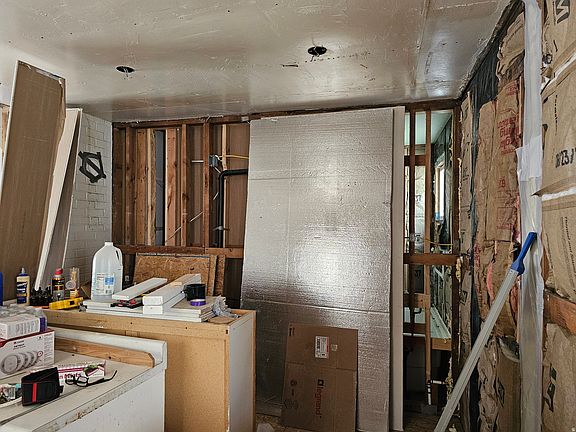 5th image of 163 Carson Ave