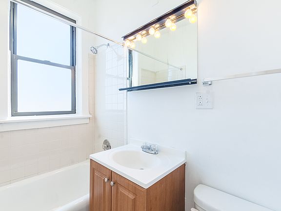 5th image of 1028 E Hyde Park Blvd APT 3N