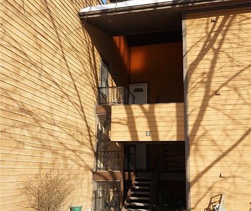 2nd image of 496 Idlewood Blvd