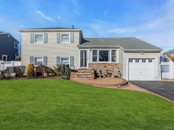 3495 Roanoke Street, Seaford, NY 11783