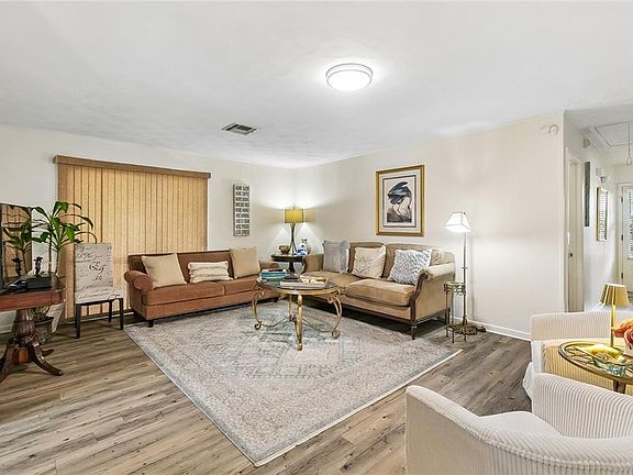 4th image of 5 Central Dr