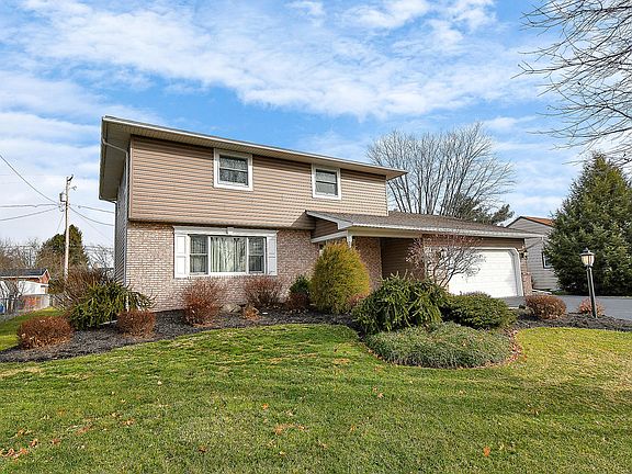 3rd image of 232 Brenton Dr