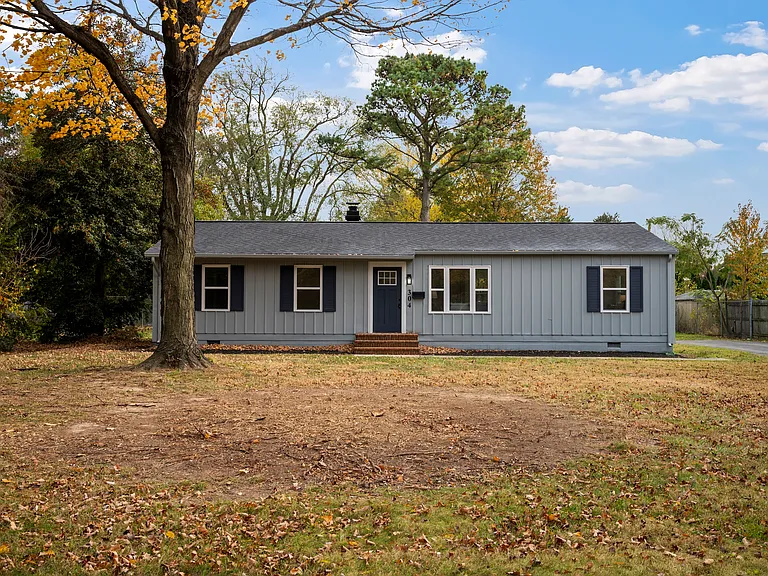 304 Hadaway Dr — Photo 2