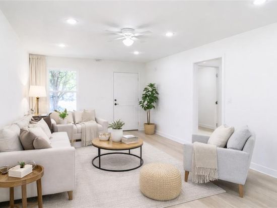 325 W Market St, Warrensburg, MO 64093