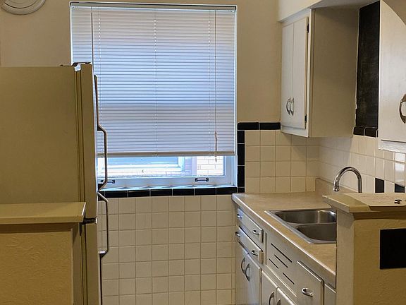 5th image of 5024 Jamieson Ave #1N
