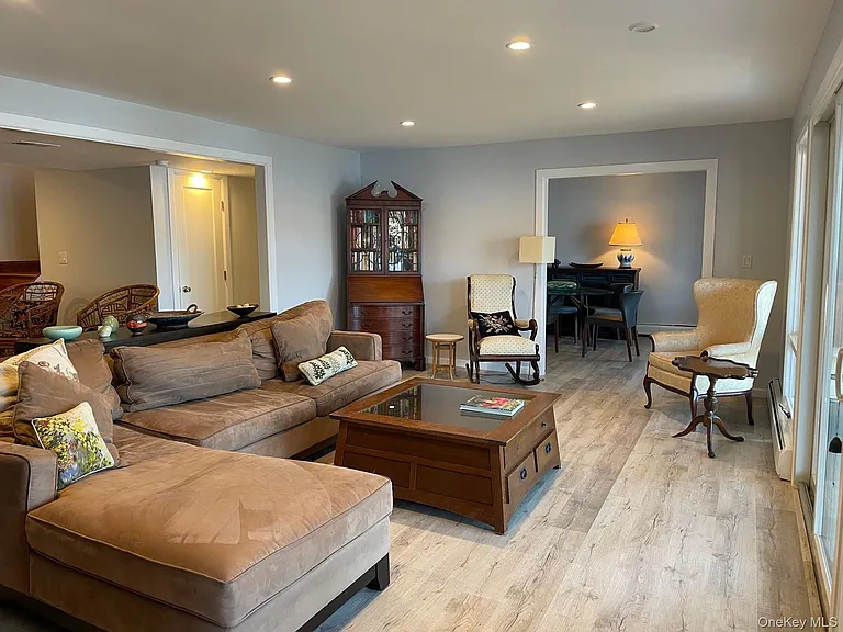 53 Woods Rd — Photo 3