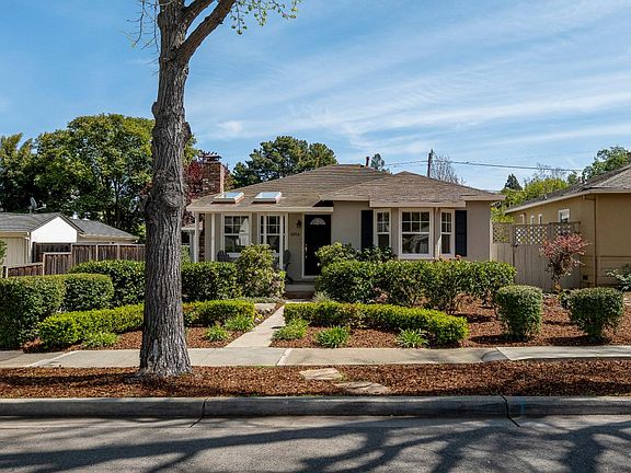 2nd image of 1054 Menlo Oaks Dr