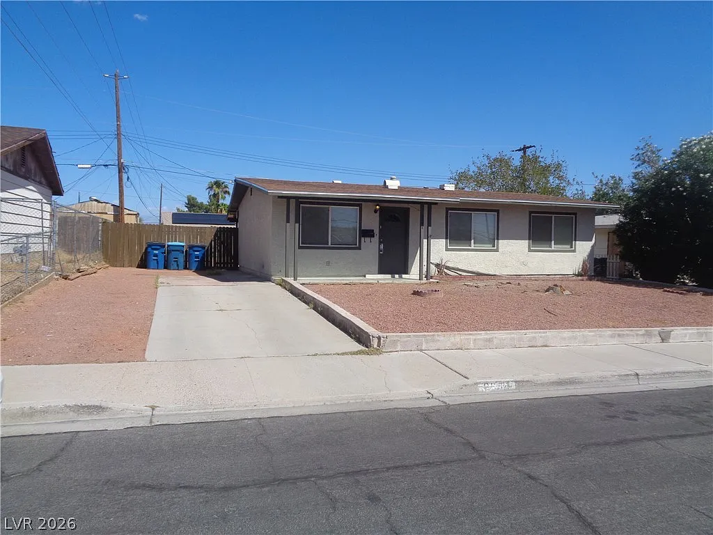 3 bed, 2.0 bath, 988 sqft, $1,900 — Photo 2