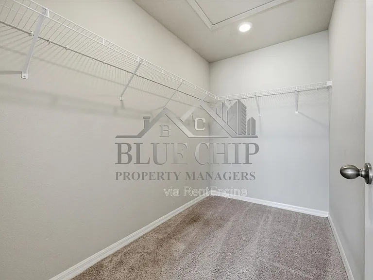 12937 Camarillo Pl — Photo 24