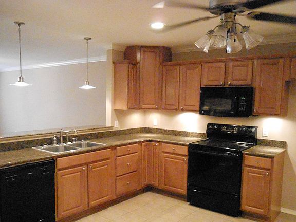 4th image of 1806 Flagstone Dr