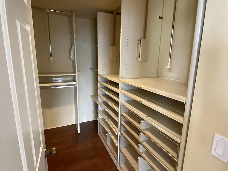 14 Greenway Plz #13R — Photo 9