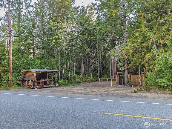 2nd image of 5441 E Grapeview Loop Road