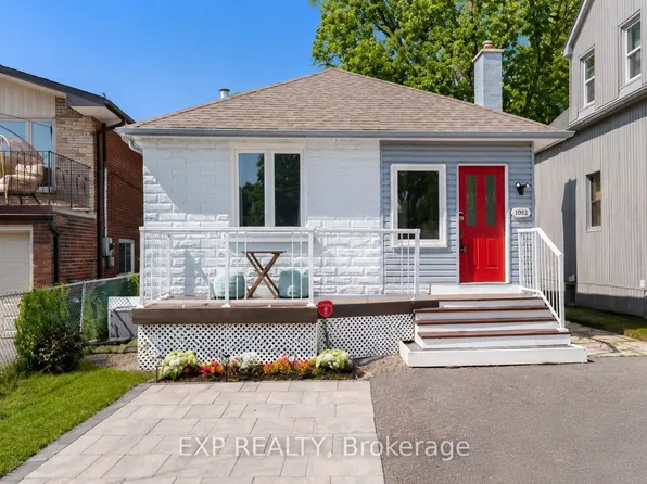 1052 Alexandra Ave, Mississauga, ON L5E 1Z8