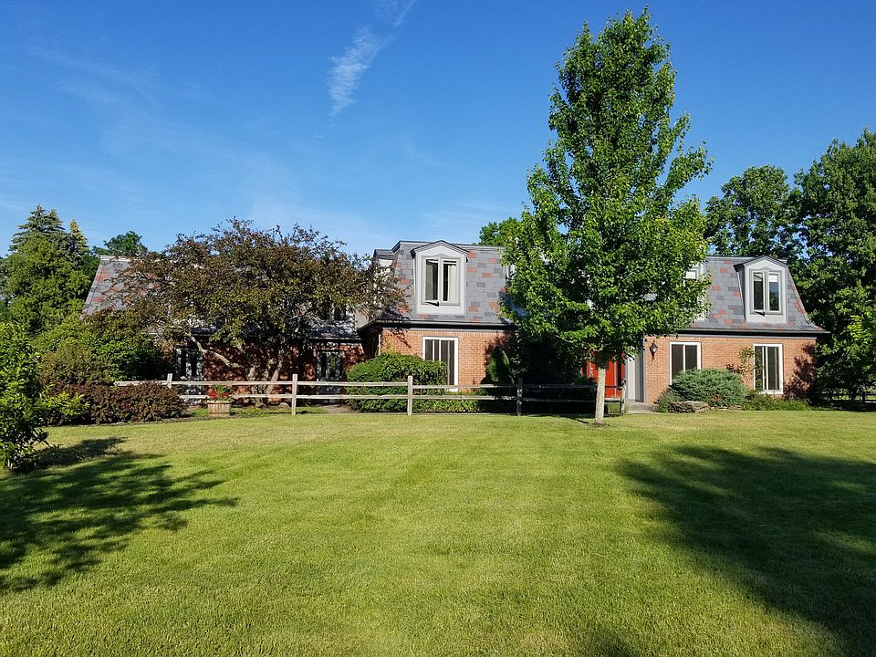 1st image of 32 Esternay Ln