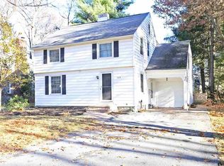 1410 Valencia Rd, Niskayuna, NY 12309