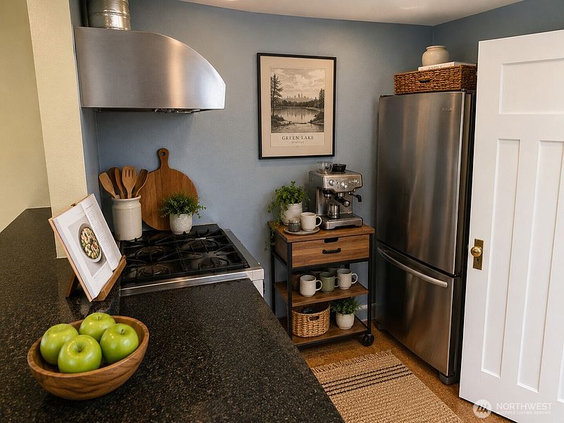 4th image of 5426 Green Lake Way N