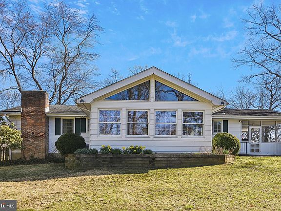 2nd image of 841 Cottonwood Dr