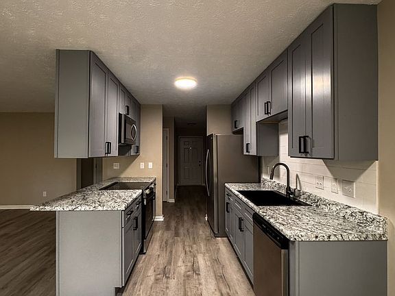 4th image of 471 Brandermill Rd