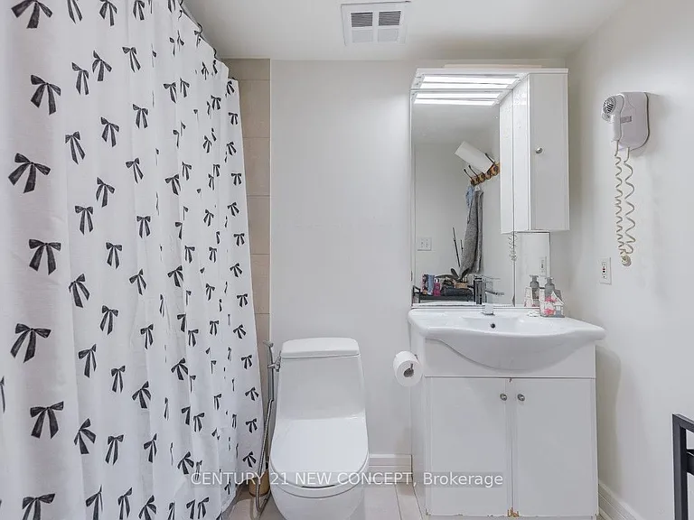 18 Harrison Garden Blvd #903 — Photo 17