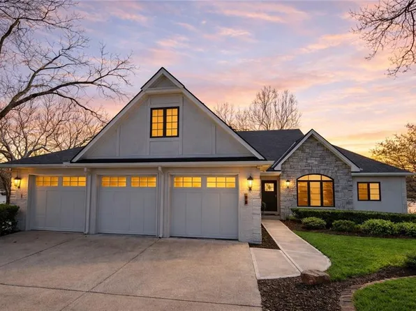 8111 NW Hillside Dr, Weatherby Lake, MO 64152