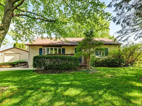 200 Acacia Ln, Monona, WI 53716