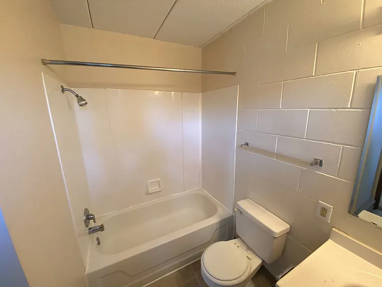 422 N Cedar Ave — Photo 16