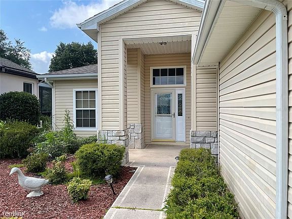2nd image of 20531R Queen Alexandra Dr