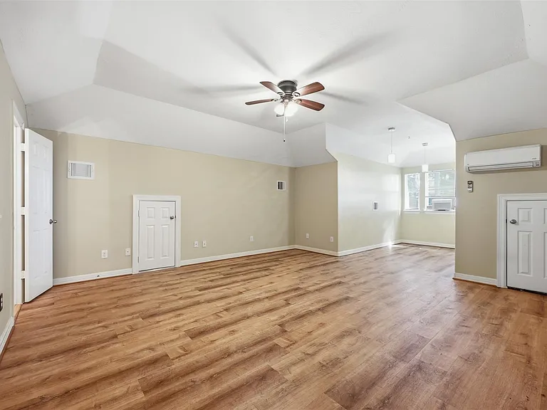 25203 Oak Villa Dr — Photo 32