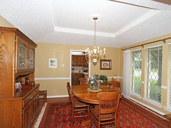 3rd image of 1930 E Branch Hollow Dr