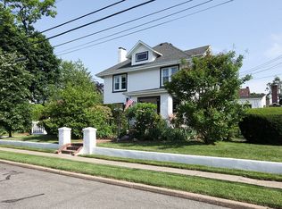 567 Oxford St, Westbury, NY 11590