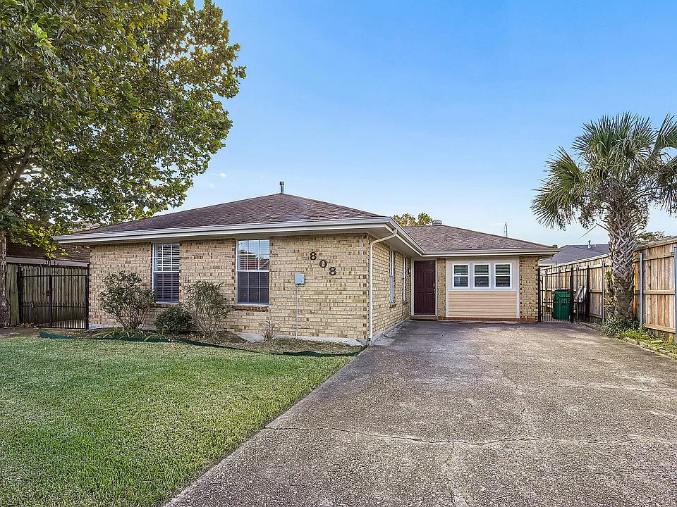 808 S Labarre Rd