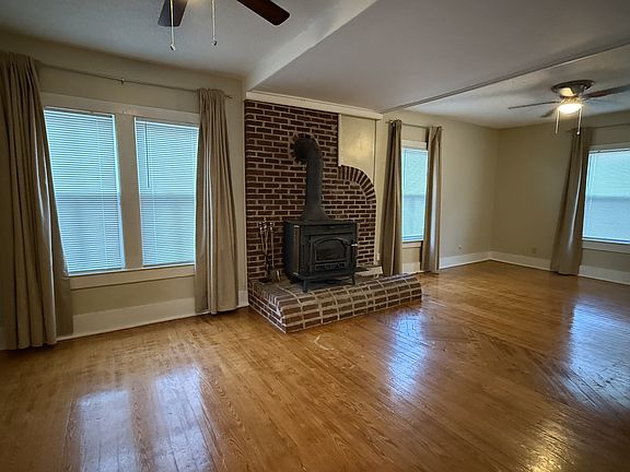 3rd image of 2723 Copeland St