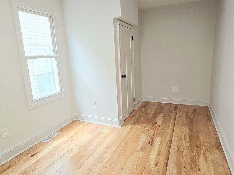 914 W 3rd St #1 — Photo 5