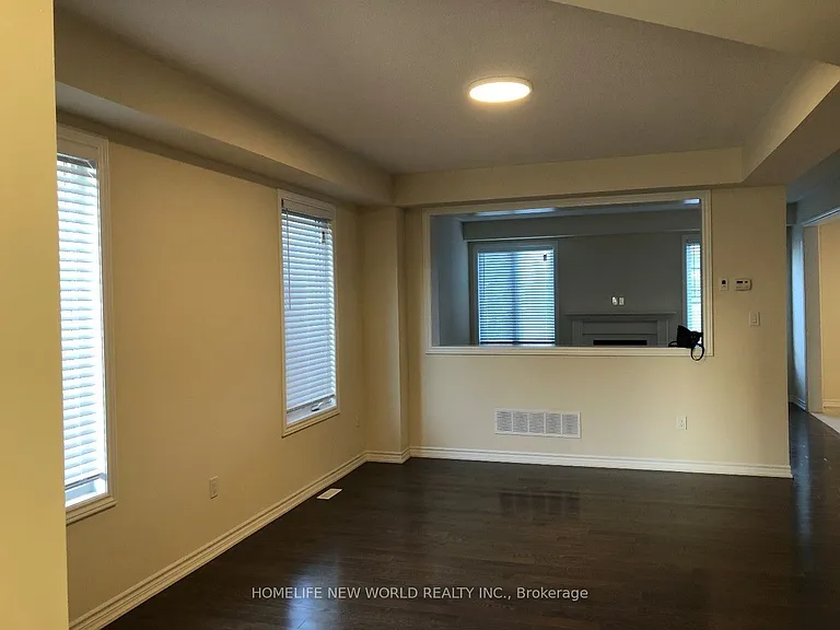 74 Terry Cres — Photo 5