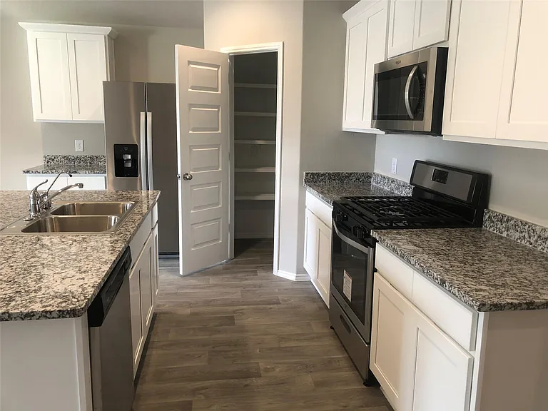 1810 Gibbons Creek Dr — Photo 7