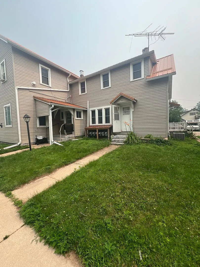 710 N Main St — Photo 2