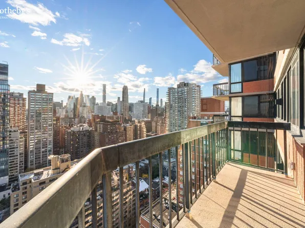 330 East 75th Street image 19 of 19