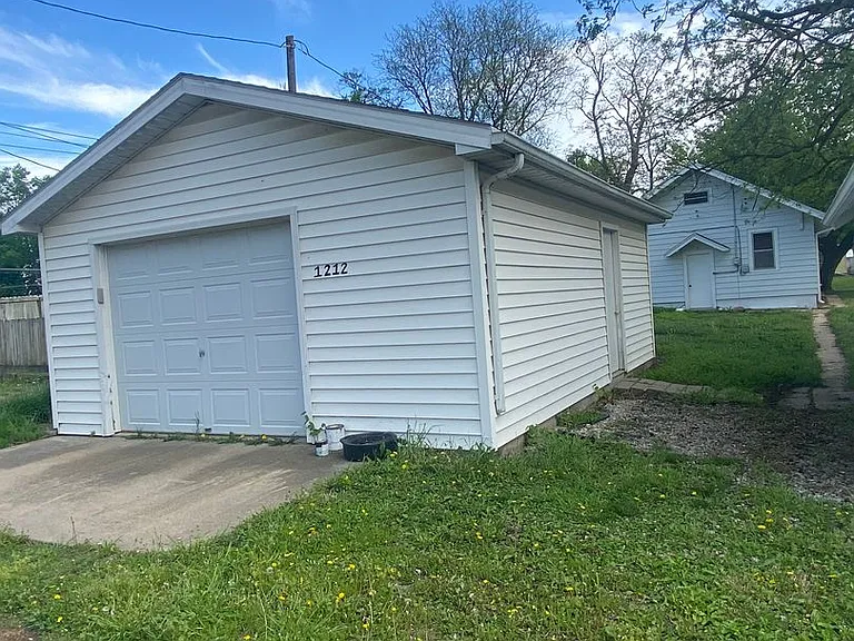 1212 Elk St — Photo 3