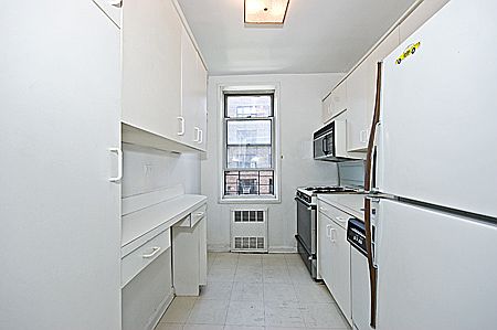 4th image of 65-65 Wetherole St #3-H